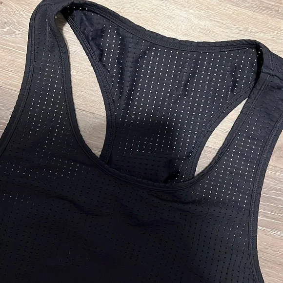 Workout top never wore! - Picture 2 of 4